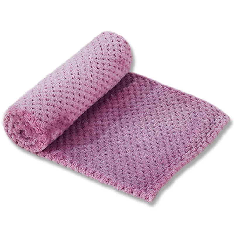 Soft Plush Pet Blanket – Cozy and Durable for Cats & Dogs
