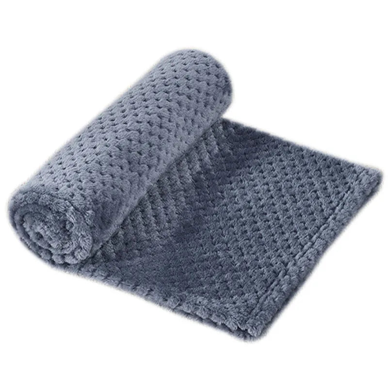 Soft Plush Pet Blanket – Cozy and Durable for Cats & Dogs
